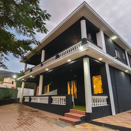 Black Stone Villa Kārli Esterno foto